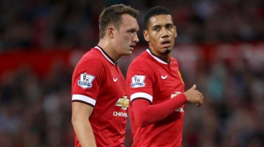 Smalling ve Jones'tan k&ouml;t&uuml; haber