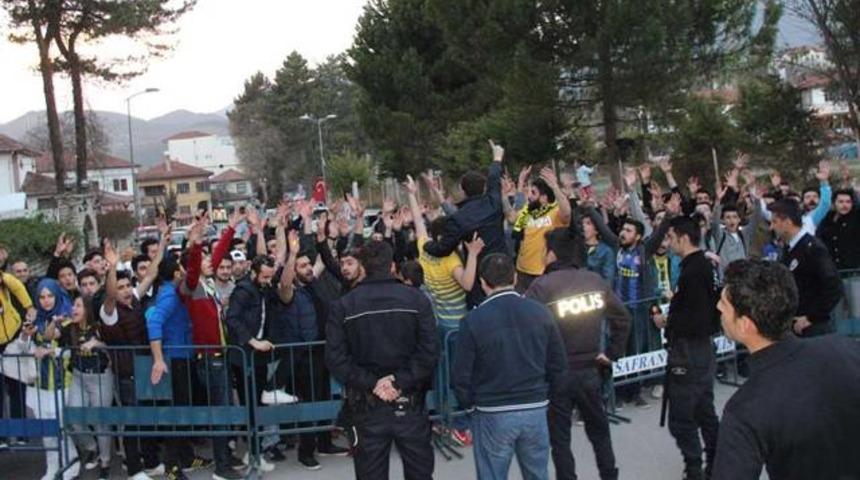 Fenerbah&ccedil;e&rsquo;ye Karab&uuml;k&rsquo;te şok protesto