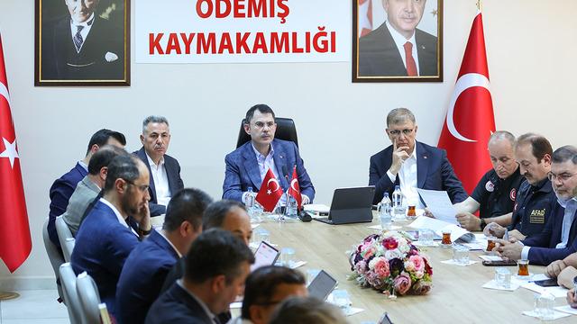 Bakan Kurum duyurdu! İzmir'de yanan evlerin inşası başlıyor