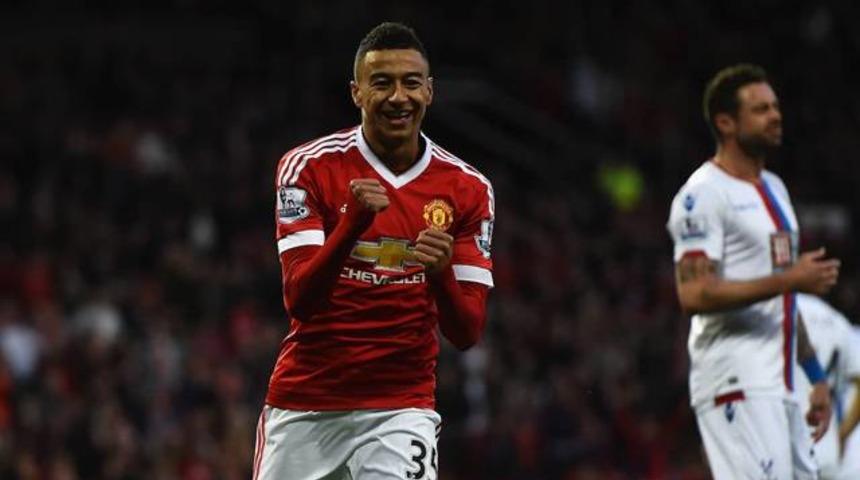 Manchester United, Lingard ile uzattı