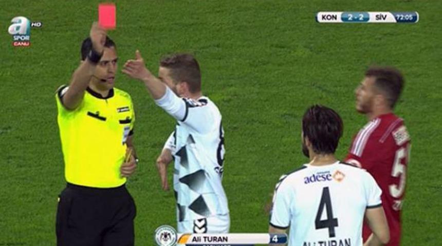 Hakemden Ali Turan'a 'yanlışlıkla' kırmızı kart!