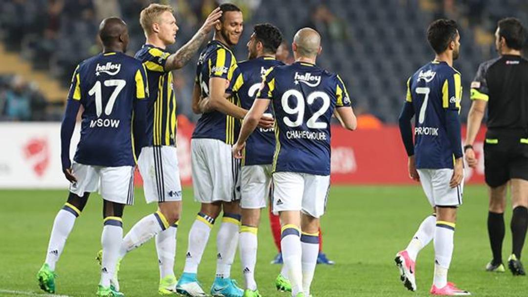 Fenerbah&ccedil;e'de yıldızların geleceği belli oluyor!
