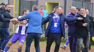 Şampiyonluk maçında başkan futbolcuyu dövdü