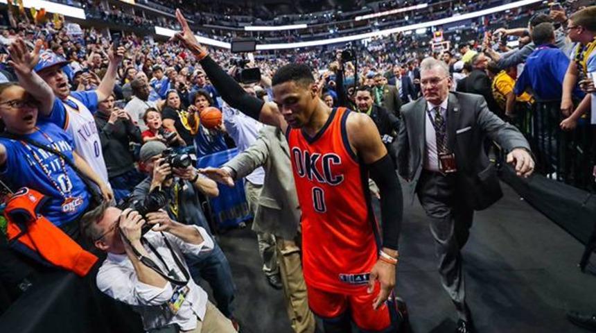 Russell Westbrook 55 yıllık rekoru kırdı!