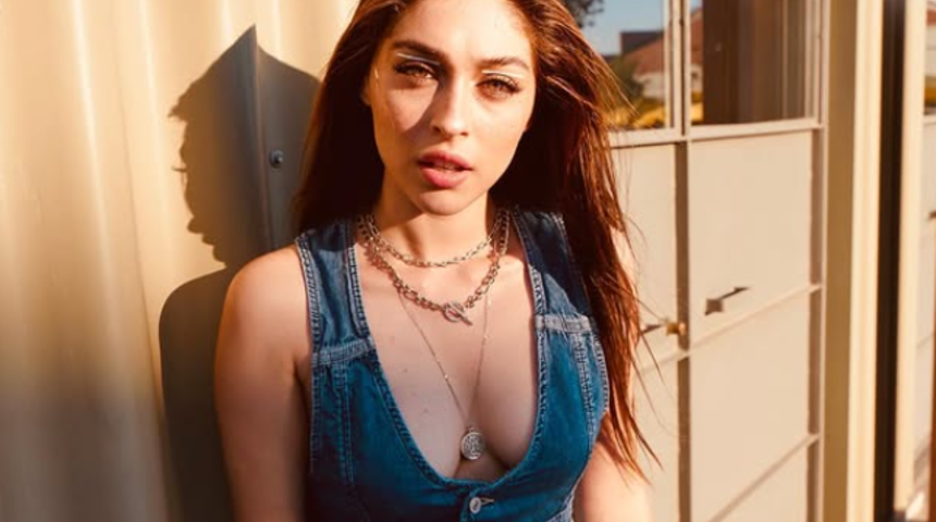 Cemre Baysel lüks aracıyla Nişantaşı'nda tur attı! Bakan bir daha baktı