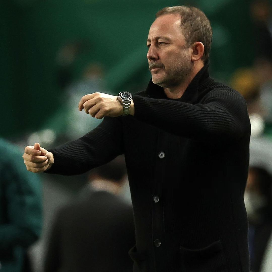 Beşiktaş ta Sergen Yalçın dönemi resmen başlıyor! Tecrübeli teknik adam tesislerde: İşte ilk görüntüler! 1