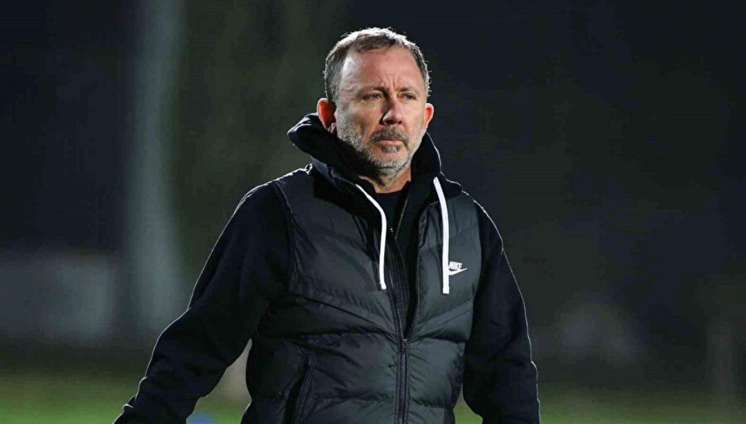 Beşiktaş ta Sergen Yalçın dönemi resmen başlıyor! Tecrübeli teknik adam tesislerde: İşte ilk görüntüler! 7