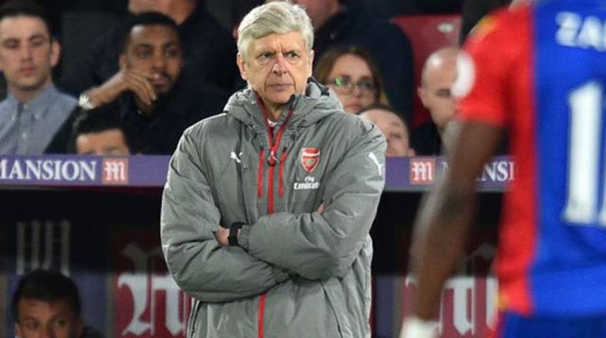 Arsene Wenger İngiltere'de alay konusu oldu