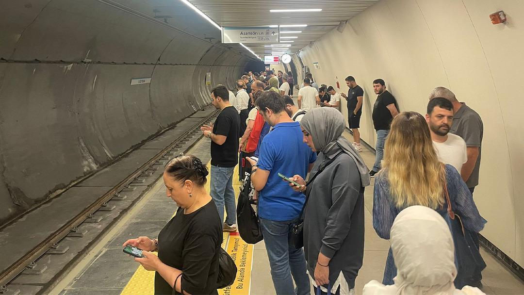 Bakırköy-Kayaşehir Metro Hattı nda teknik arıza! Yoğunluk oluştu 1