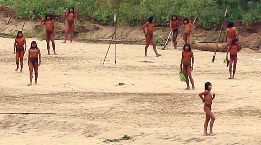 Dış dünyayla teması kesen kabile ortaya çıktı! Bir yerli köye girince...
