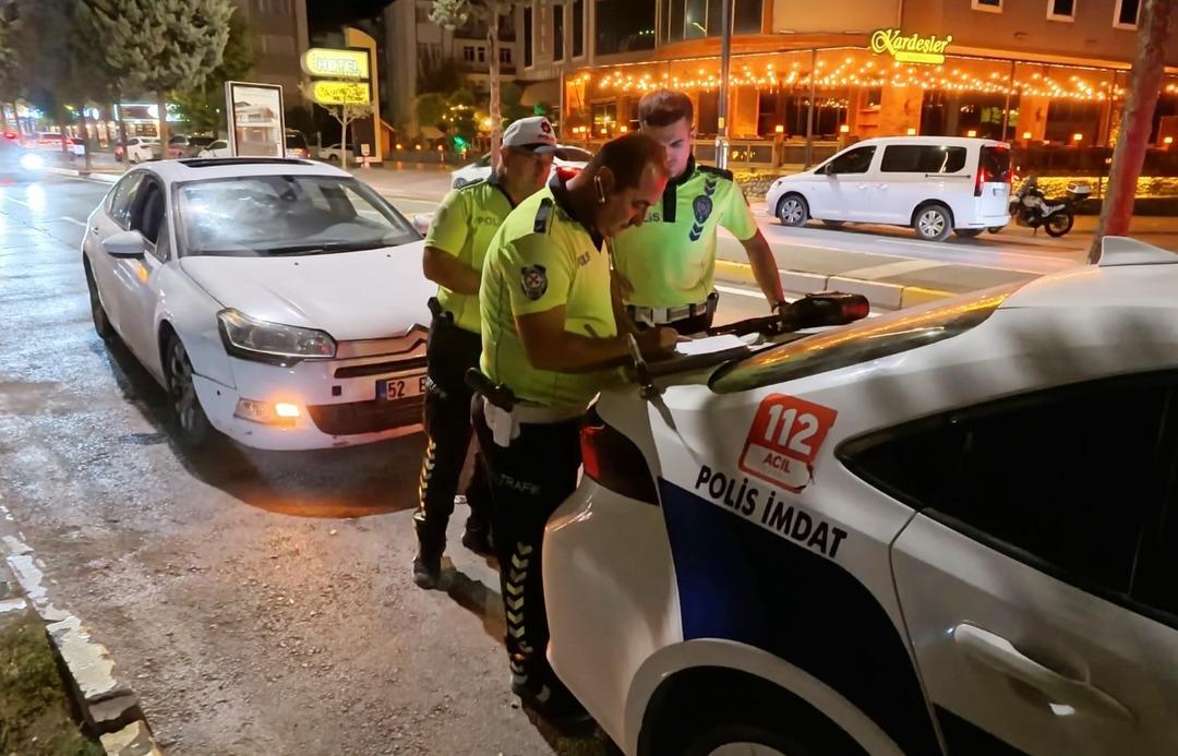 Alkollü araç kullandı: Kendisini uyaranları Magandalıkla polise şikayet etti ama... 5