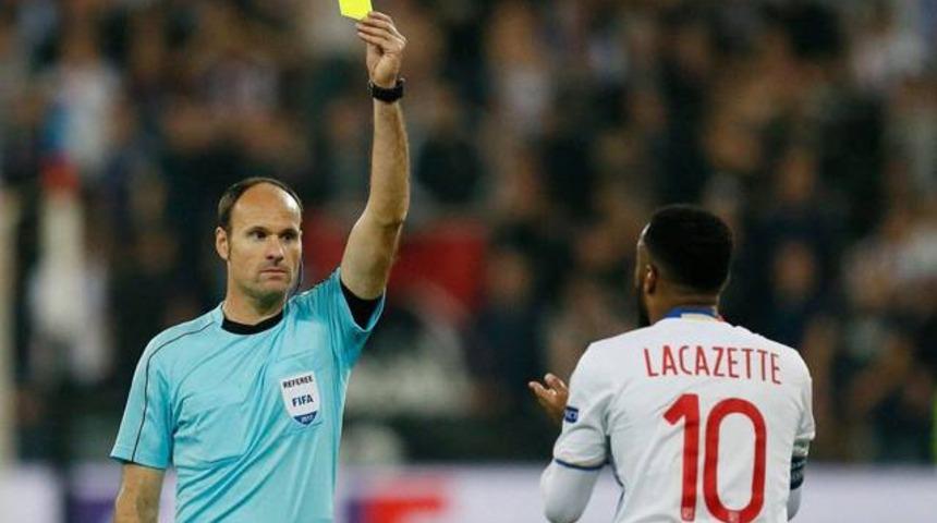 İspanyol hakem Lahoz g&ouml;n&uuml;lleri fethetti