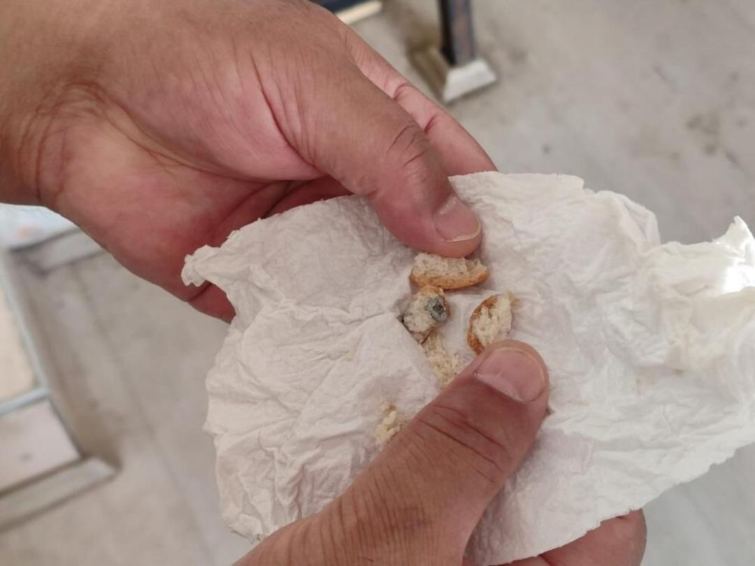 Aldığı ekmekten çıkanı görünce şaştı kaldı! "Dişimi kırıyordum" 1