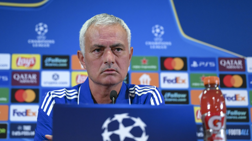 Fenerbahçe'de Jose Mourinho dönemi sona erdi! Deneyimli teknik adamla yollar ayrıldı...