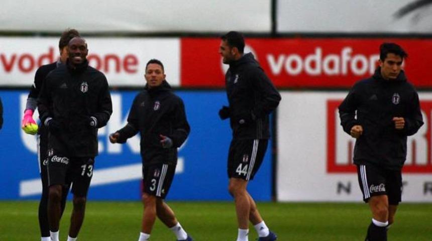 Beşiktaş'ta Rhodolfo ve Adriano şoku!