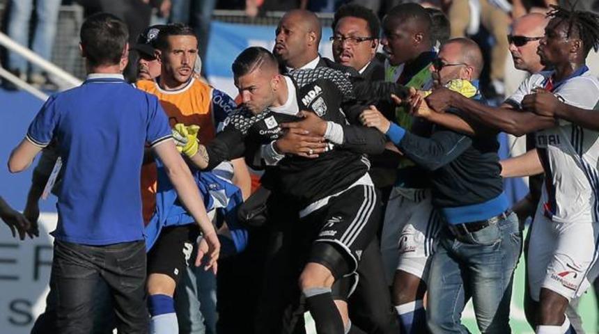 Vodafone Arena'da bu kaleciye dikkat!