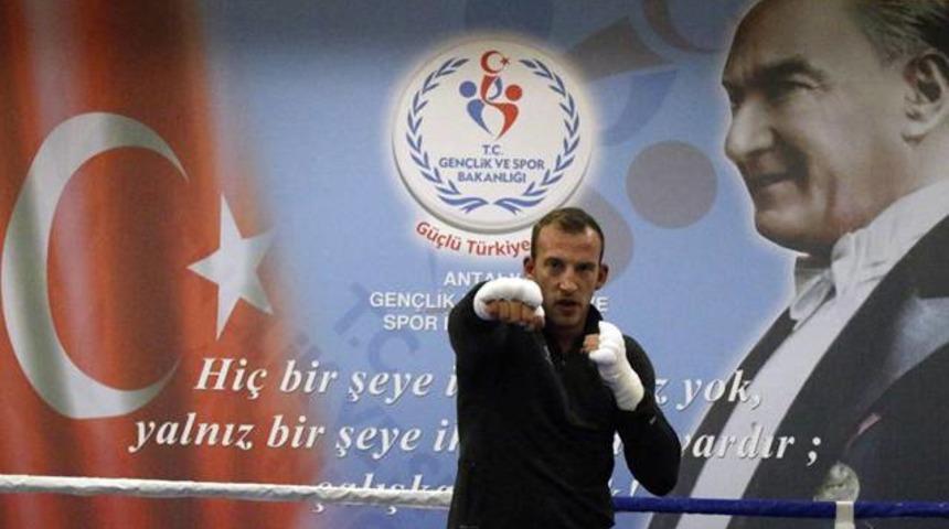 Altın kemere hazırlanan Alman boks&ouml;r&uuml;n T&uuml;rkiye sevgisi