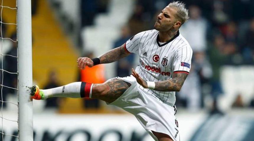 Quaresma sahada, Adriano belirsiz