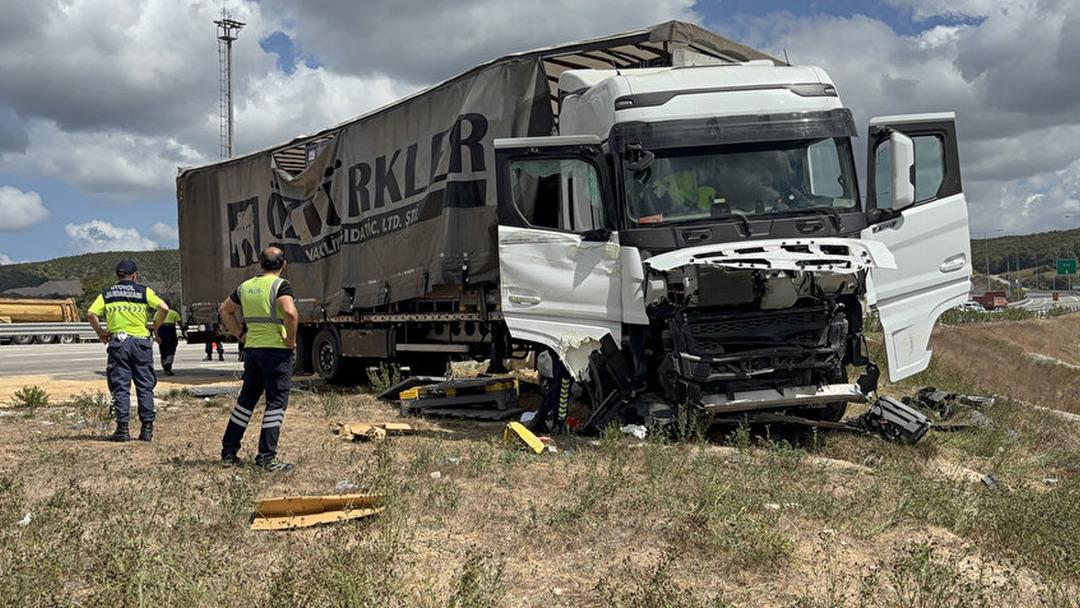 Gişelerdeki feci kazada tır, jandarma aracına çarpmıştı! Bakan Yerlikaya duyurdu... Tırdan uyuşturucu madde çıktı 2