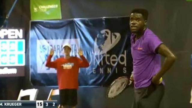 Tenis maçına sevişme sesleri damga vurdu!