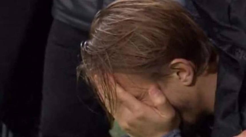 Caner Erkin h&uuml;ng&uuml;r h&uuml;ng&uuml;r ağladı