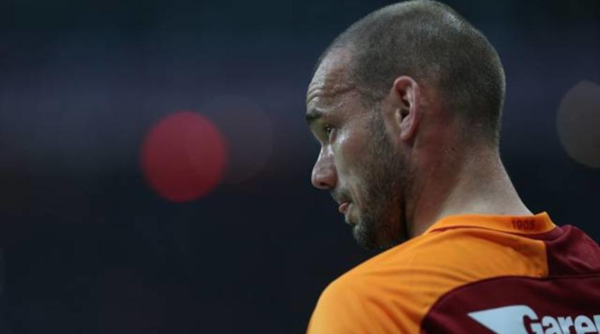 Galatasaray'da Sneijder depremi! 'G&ouml;nderelim'