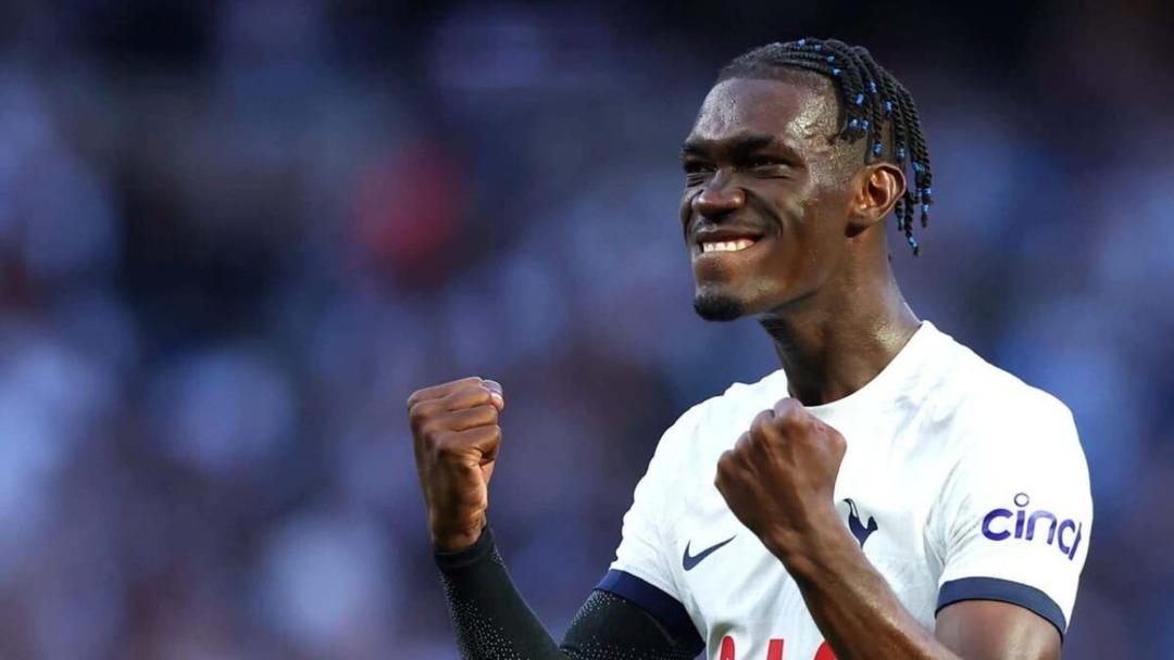 Rıdvan Dilmen den Fenerbahçe nin gündemine dair çarpıcı açıklamalar geldi! "Galatasaray a transferi iptal olmuş! Acaba Fenerbahçe mi devreye girdi?" 4