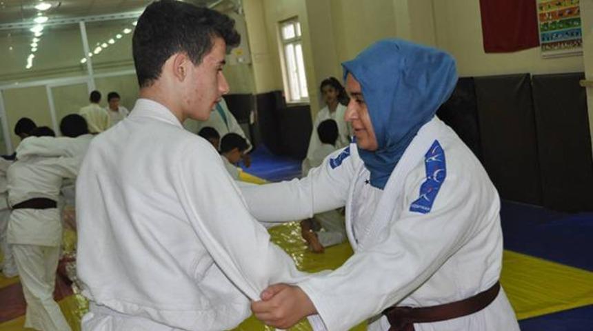 G&ouml;rme engelli Rabia Berk'in hedefi Avrupa şampiyonluğu