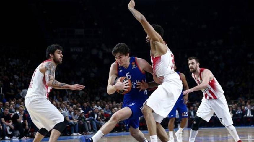 Anadolu Efes 64 - 60 Olympiakos 