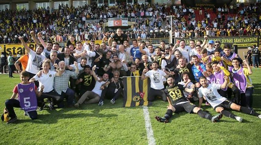 İstanbulspor PTT 1. Lig'e y&uuml;kseldi!