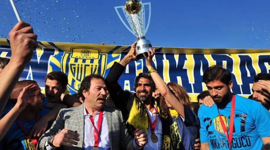 Ankarag&uuml;c&uuml; şampiyonluk kupasını aldı