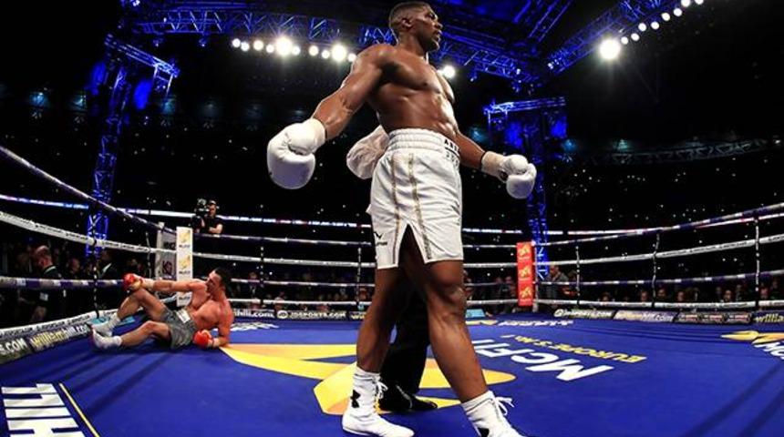 Anthony Joshua hem maçı hem de unvanlarını kaybetti