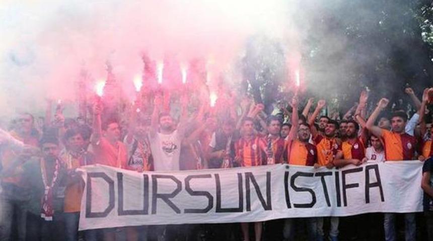 Galatasaray taraftarından Florya'da protesto