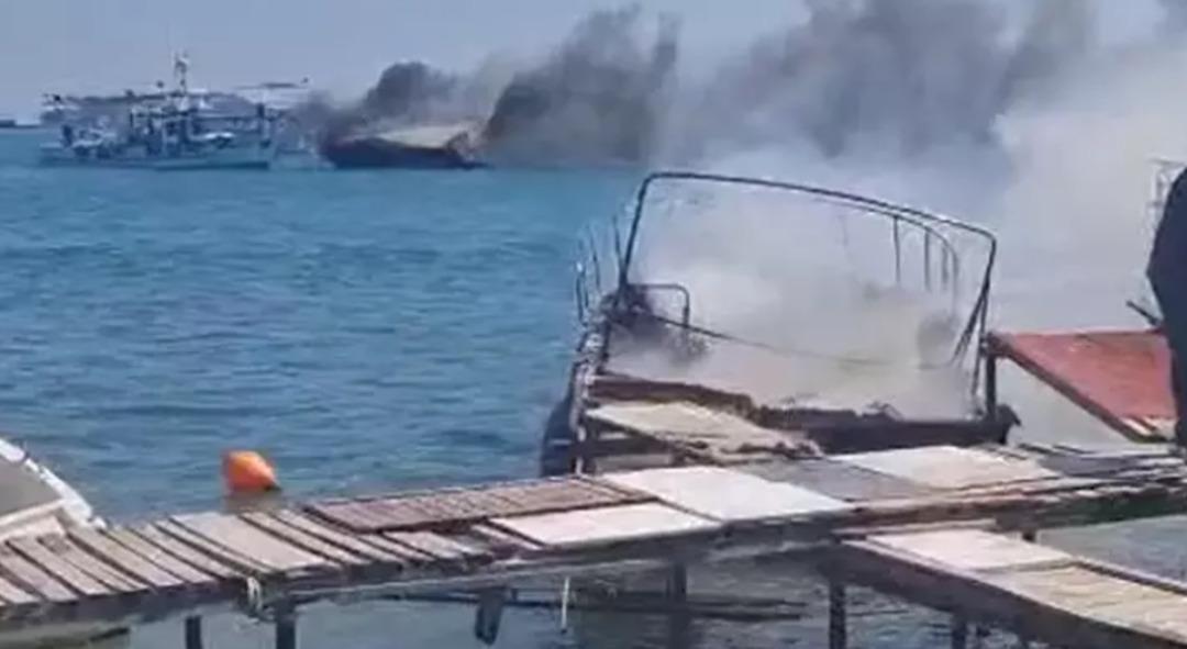 Urla da alevlere teslim olan 5 tekneden 2 si battı 1