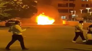 Bingöl'de park halindeki araç alev aldı!