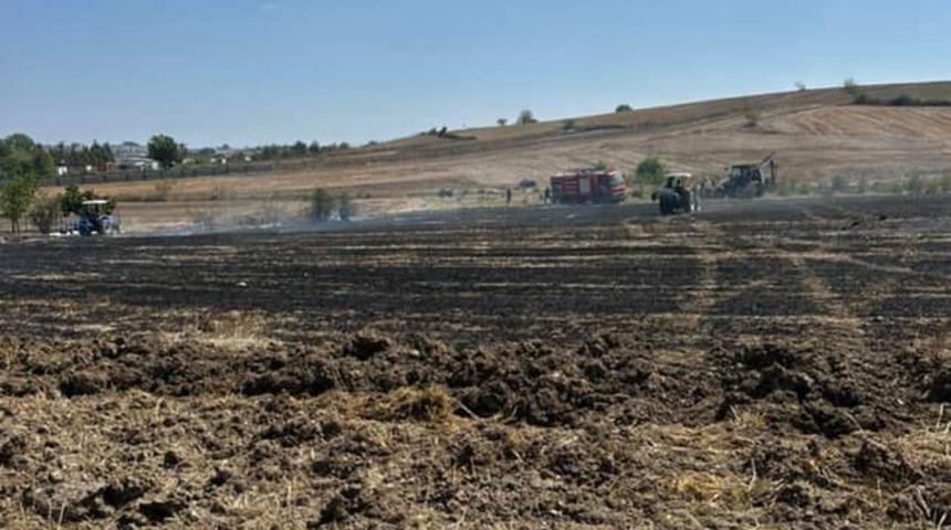 20 dönümlük alan anız yangınında kül oldu