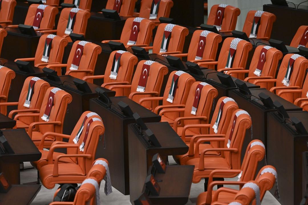 Özgür Özel "Bir talimatla biter, var mısınız?" diye sordu: Olağanüstü toplantıda gündem yaratacak çıkış 2
