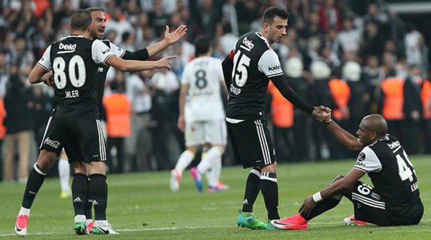 'Cenk Tosun'u zevk i&ccedil;in yarım saat Beşiktaş meydanında d&ouml;verim'
