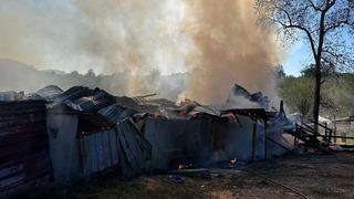 Alevlere teslim olan samanlık kullanılamaz hale geldi