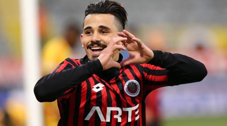 Gen&ccedil;lerbirliği'nde Serdar G&uuml;rler şoku!