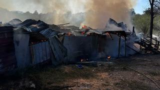 Alevlere teslim olan samanlık kullanılamaz hale geldi
