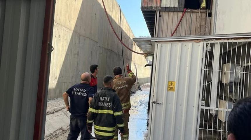 Antakya’da mobilya atölyesinde yangın çıktı