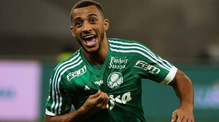 Galatasaray, Vitor Hugo'yu elden ka&ccedil;ırdı