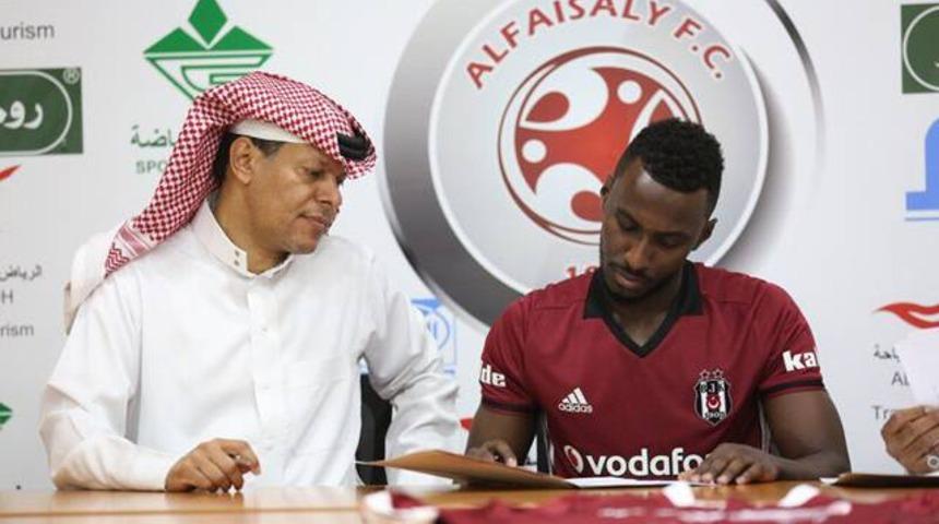 B&ouml;ylesi g&ouml;r&uuml;lmedi! Beşiktaş forması ile imza attı