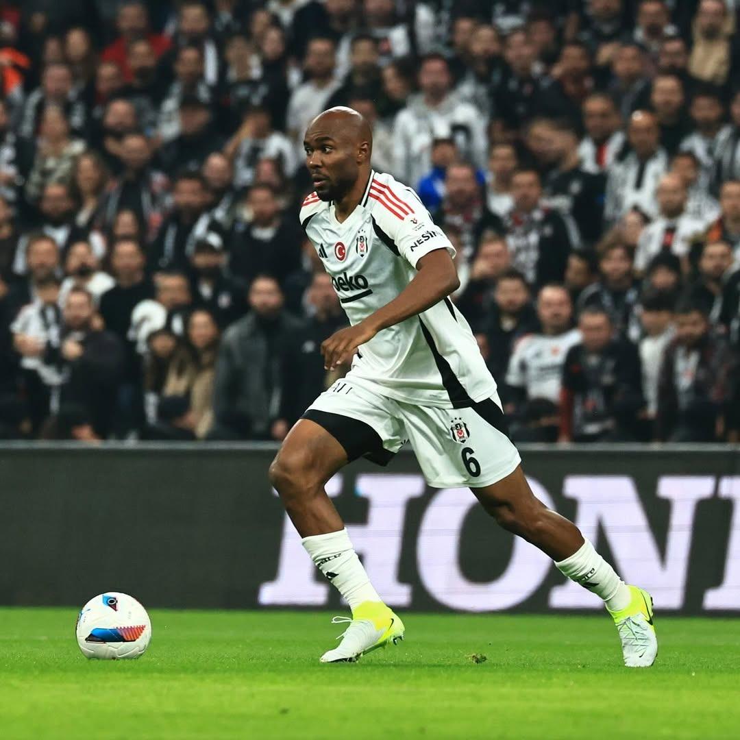 Sergen Yalçın ayağının tozuyla ayrılığa izin verdi! Beşiktaş tan İtalya ya gitti 1