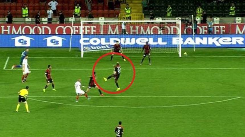 Yine Galatasaray yine skandal hata!