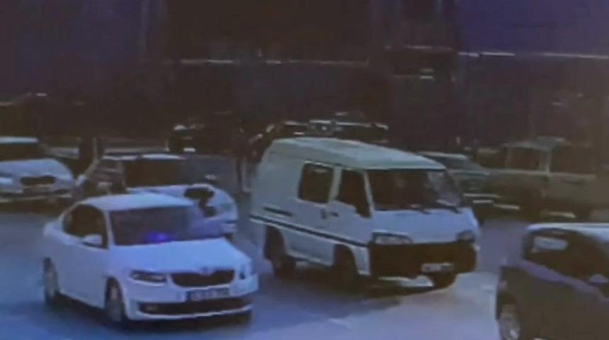 Düğün konvoyunda havaya ateş eden çakarlı aracın sürücüsüne ceza