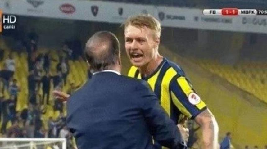 Advocaat ile Kjaer birbirine girdi!