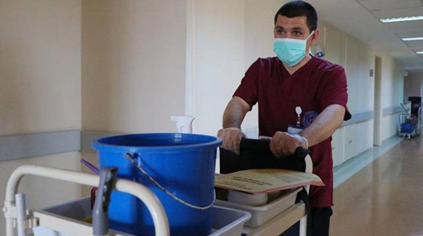 Arda Turan'ın takım arkadaşı Kemal &Ouml;zcan artık temizlik g&ouml;revlisi