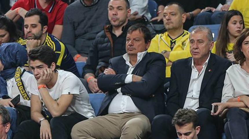 Ergin Ataman Final Four'u Fenerbah&ccedil;e taraftarının arasında takip etti
